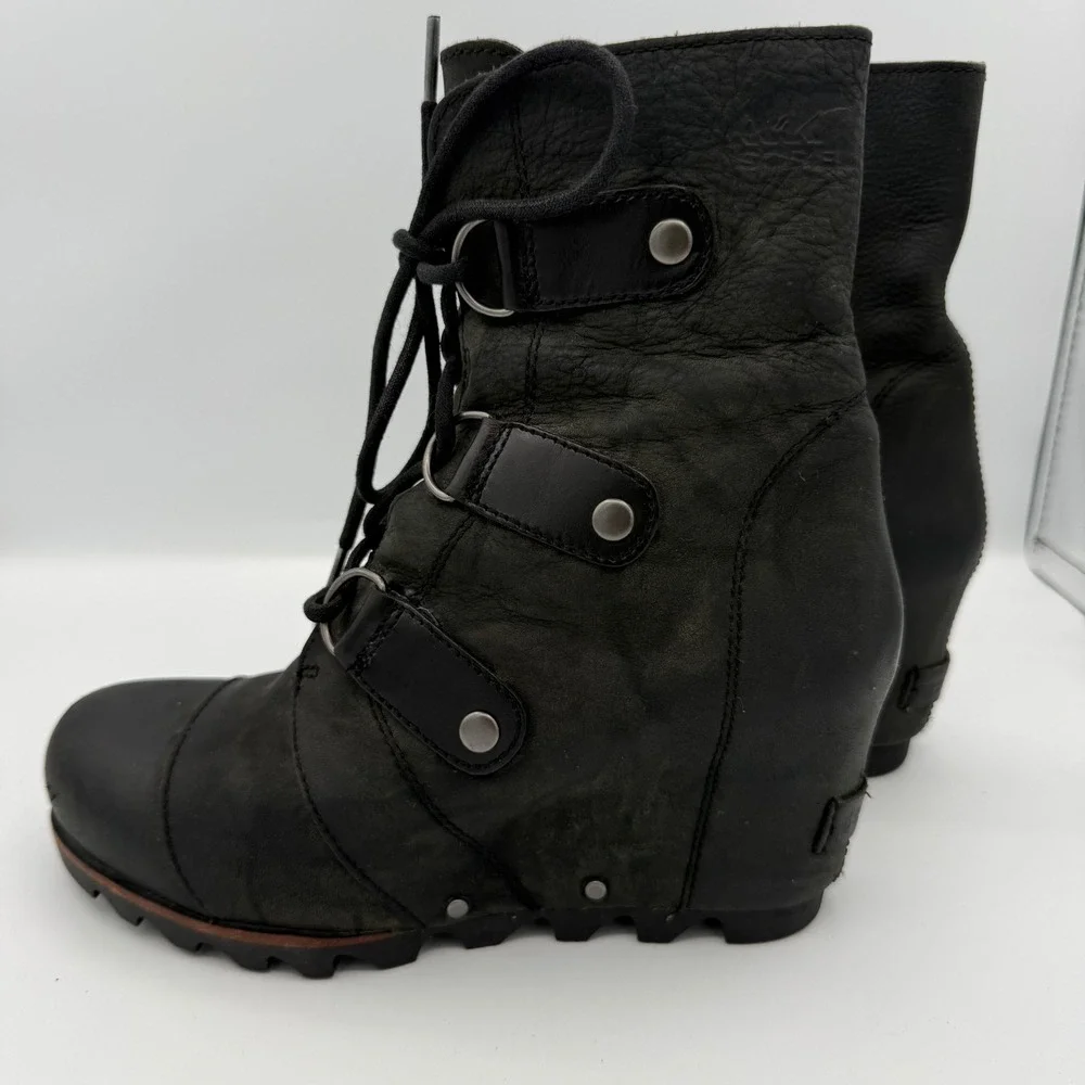 Sorel gently used